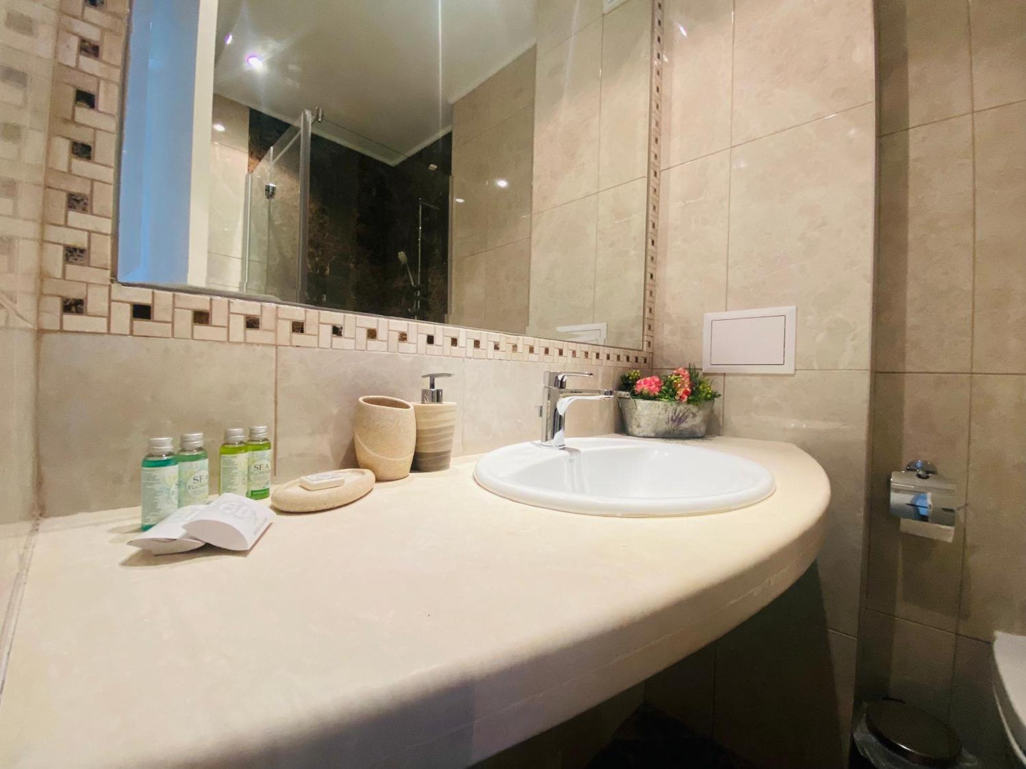 1Bd Ap In La Mer Complex Private Beach And Pool Golden Sands Εξωτερικό φωτογραφία