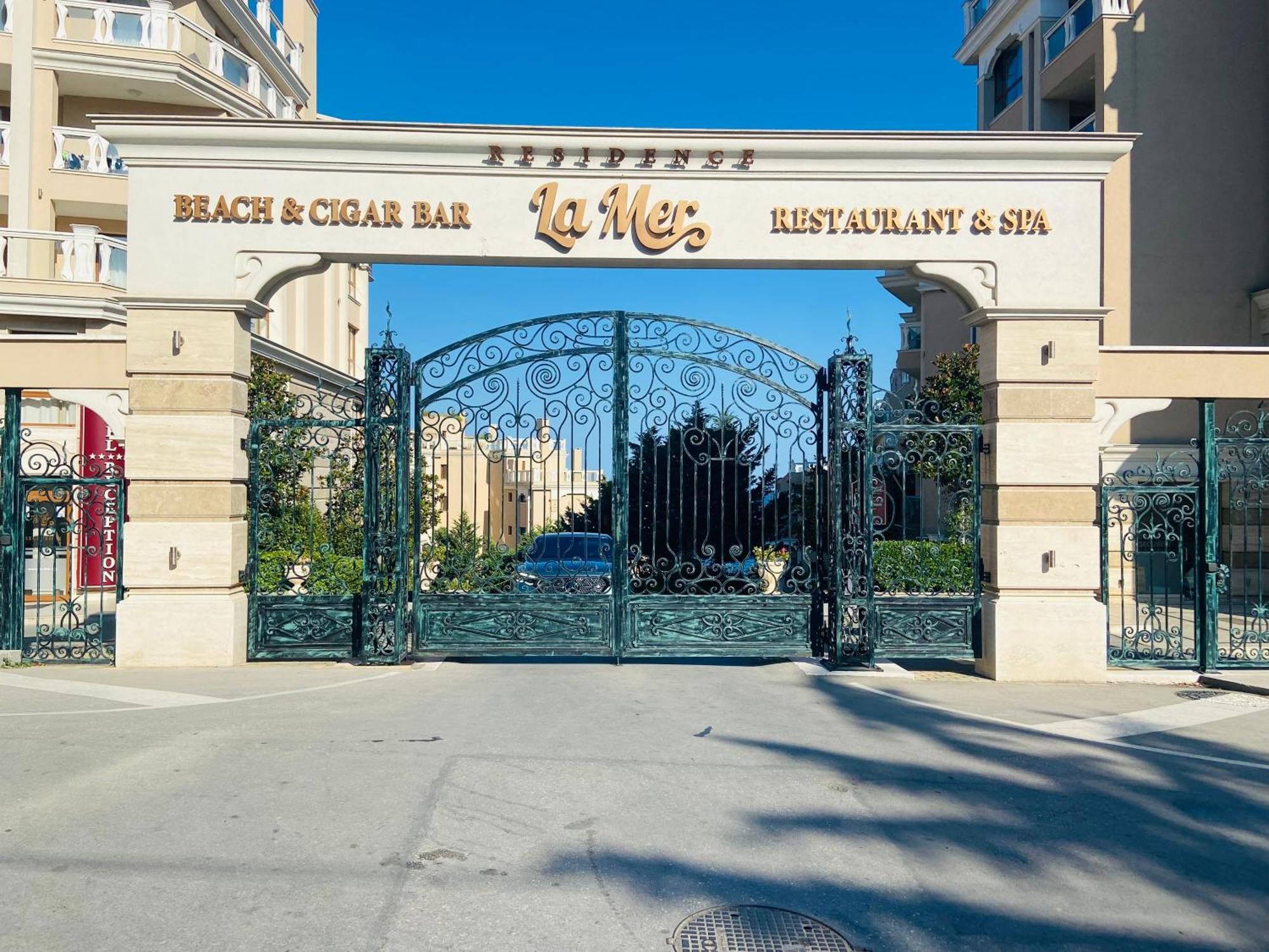 1Bd Ap In La Mer Complex Private Beach And Pool Golden Sands Εξωτερικό φωτογραφία