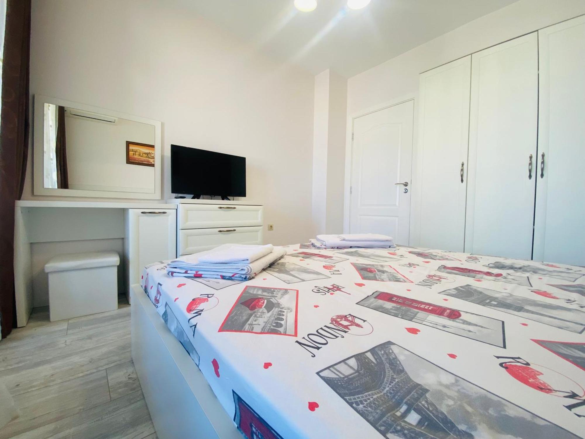 1Bd Ap In La Mer Complex Private Beach And Pool Golden Sands Εξωτερικό φωτογραφία